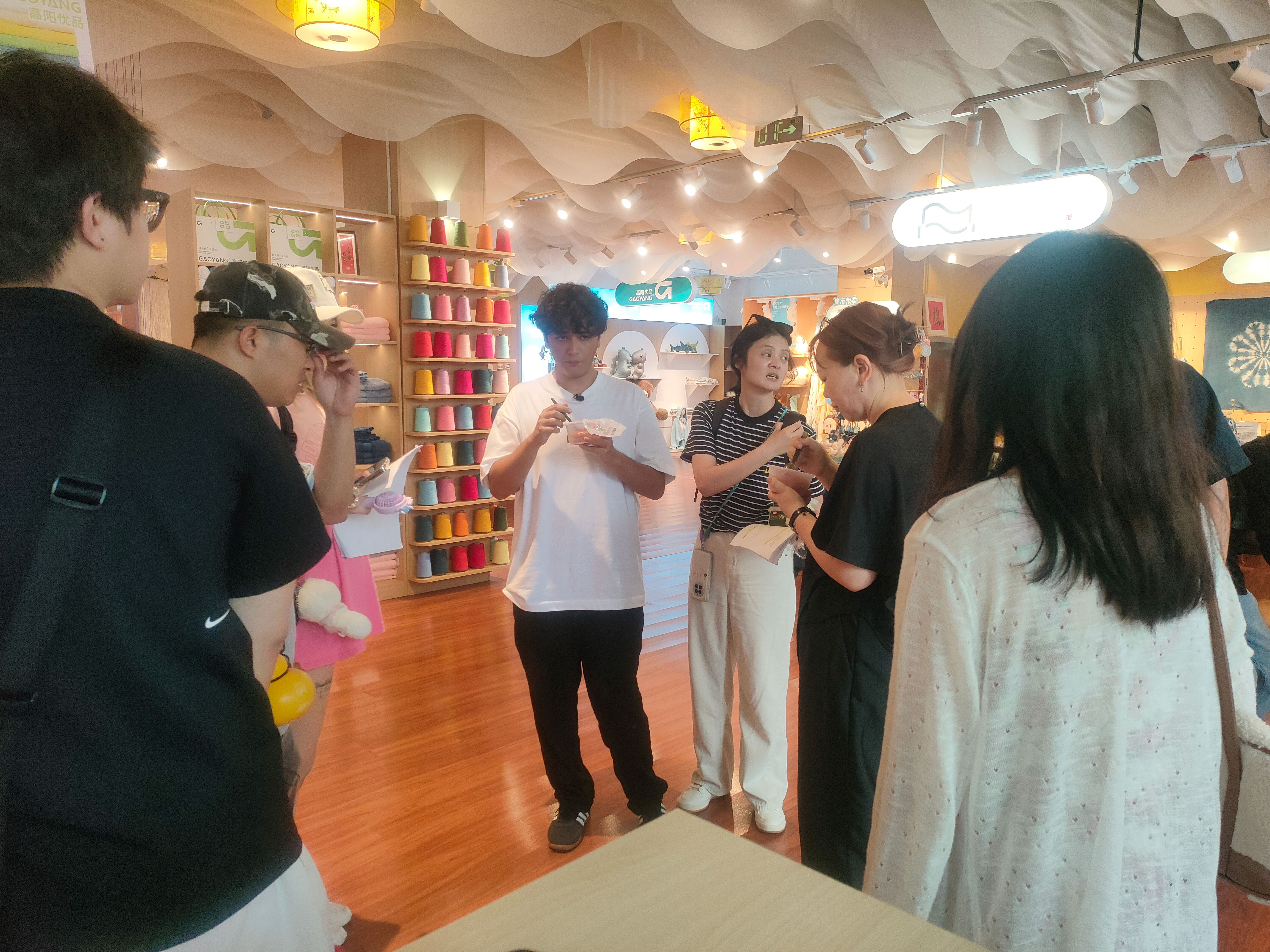 日味蕾使者栏目组来柔软市集录制