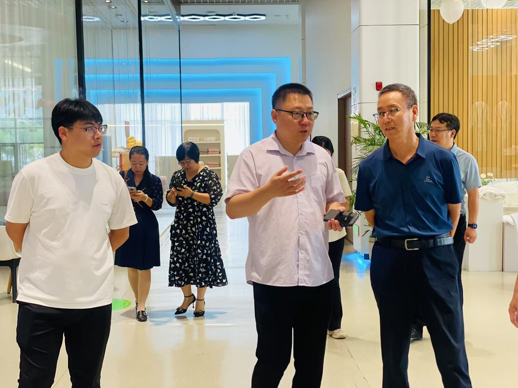 商务局带队参观巾巾乐道