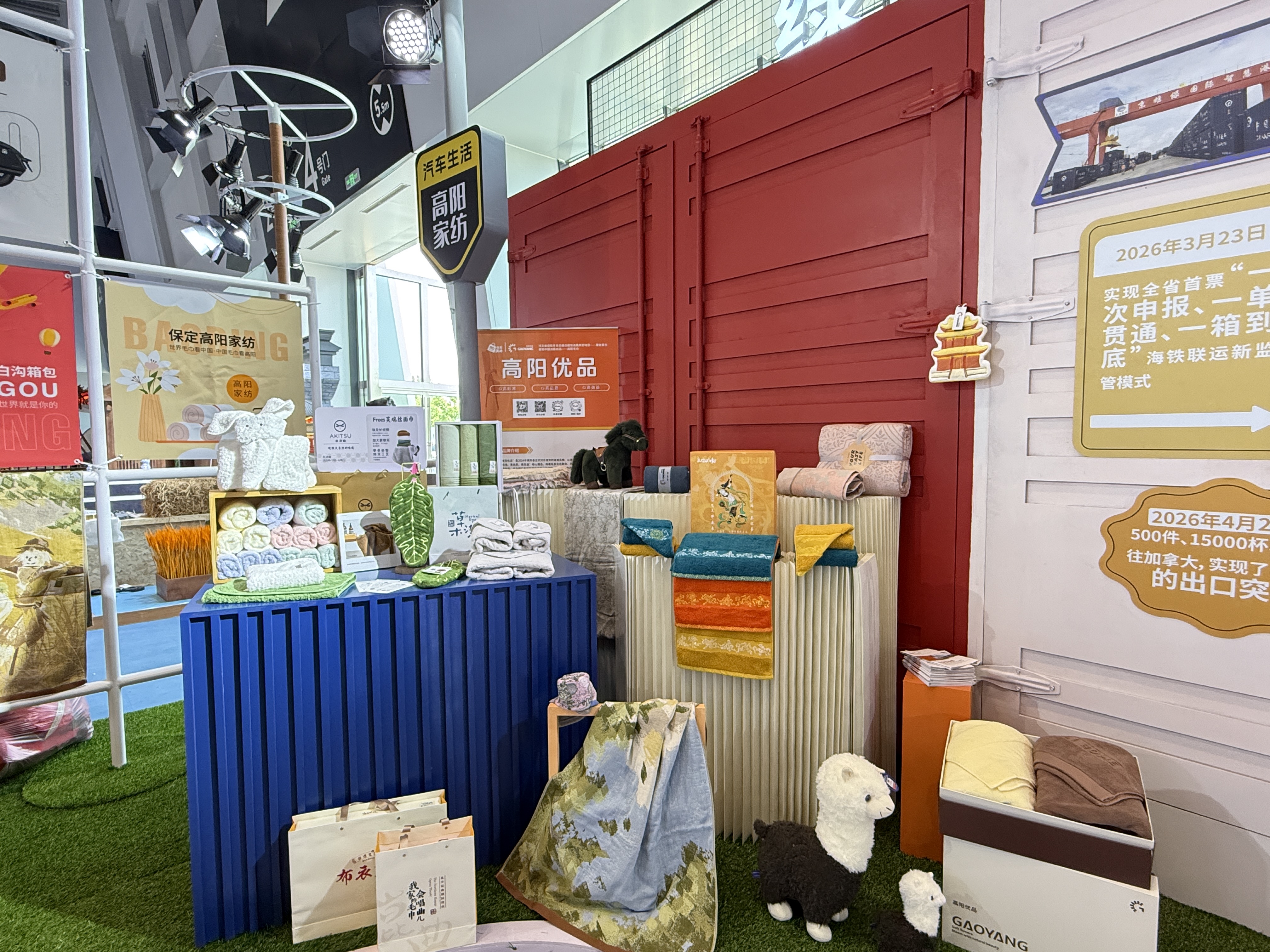 参展团队布展工作现场
