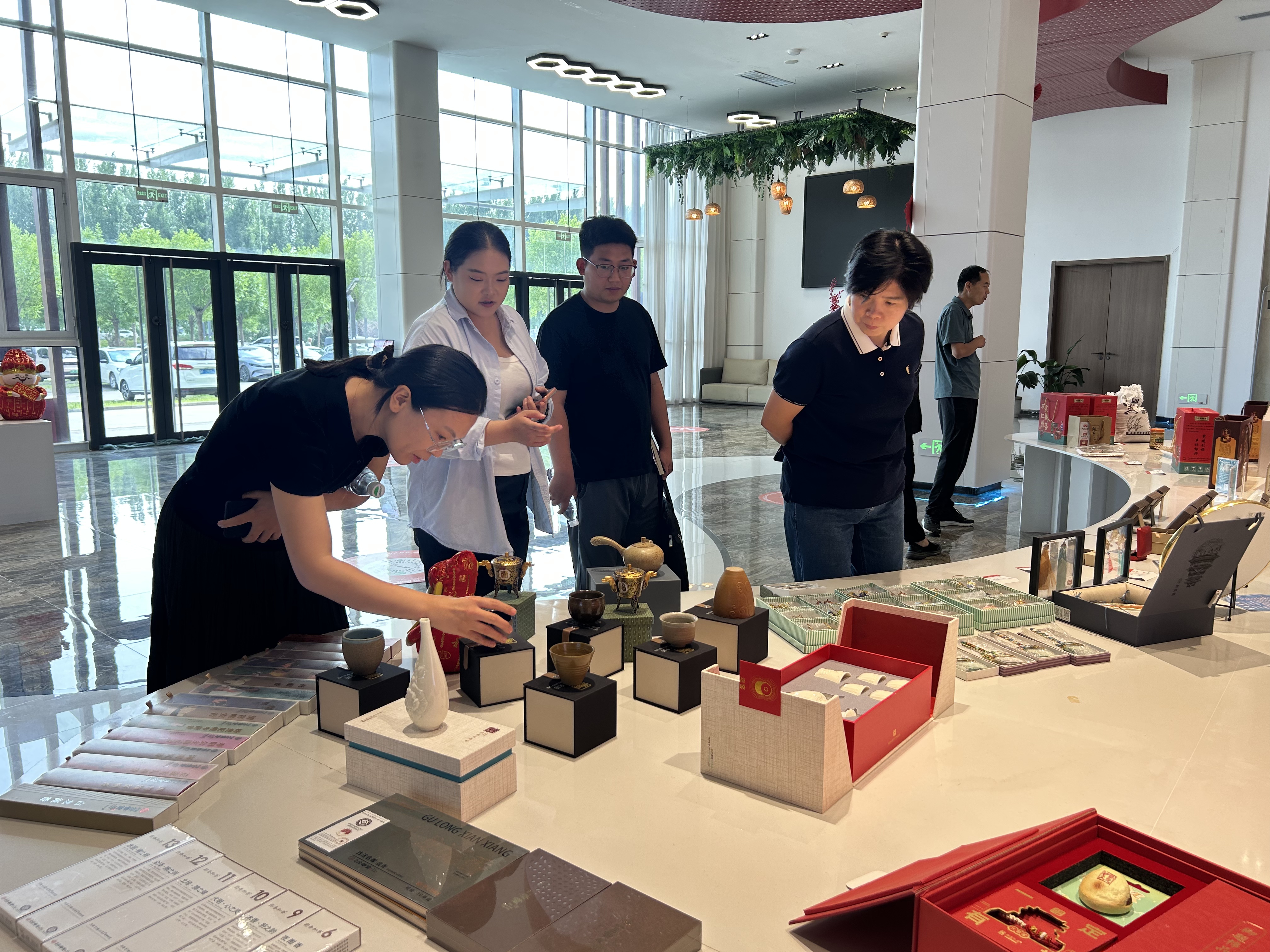 双方交流探讨合作事宜