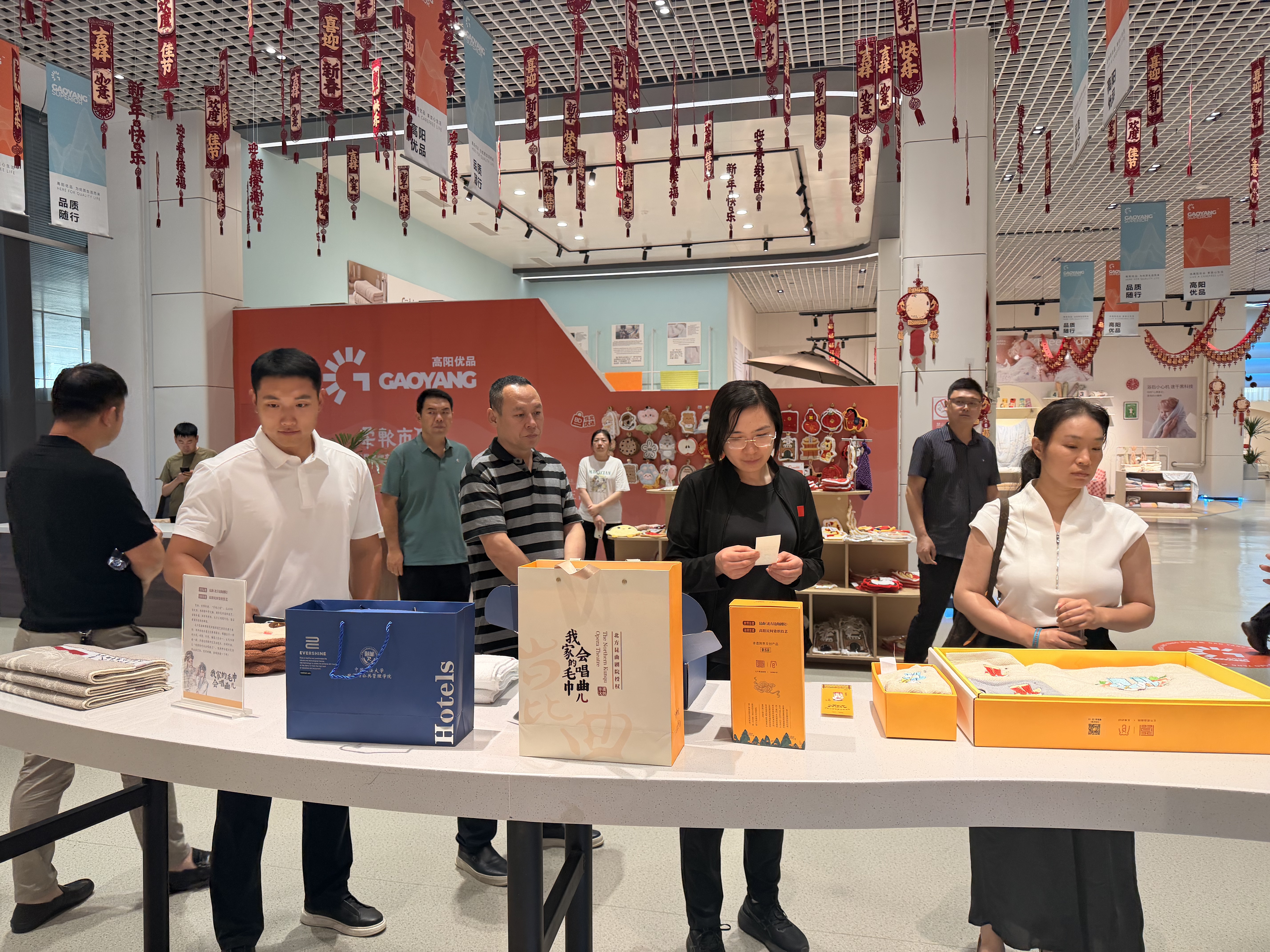 施罗德工业集团莅临巾巾乐道展厅考察 高阳优品获国际企业关注