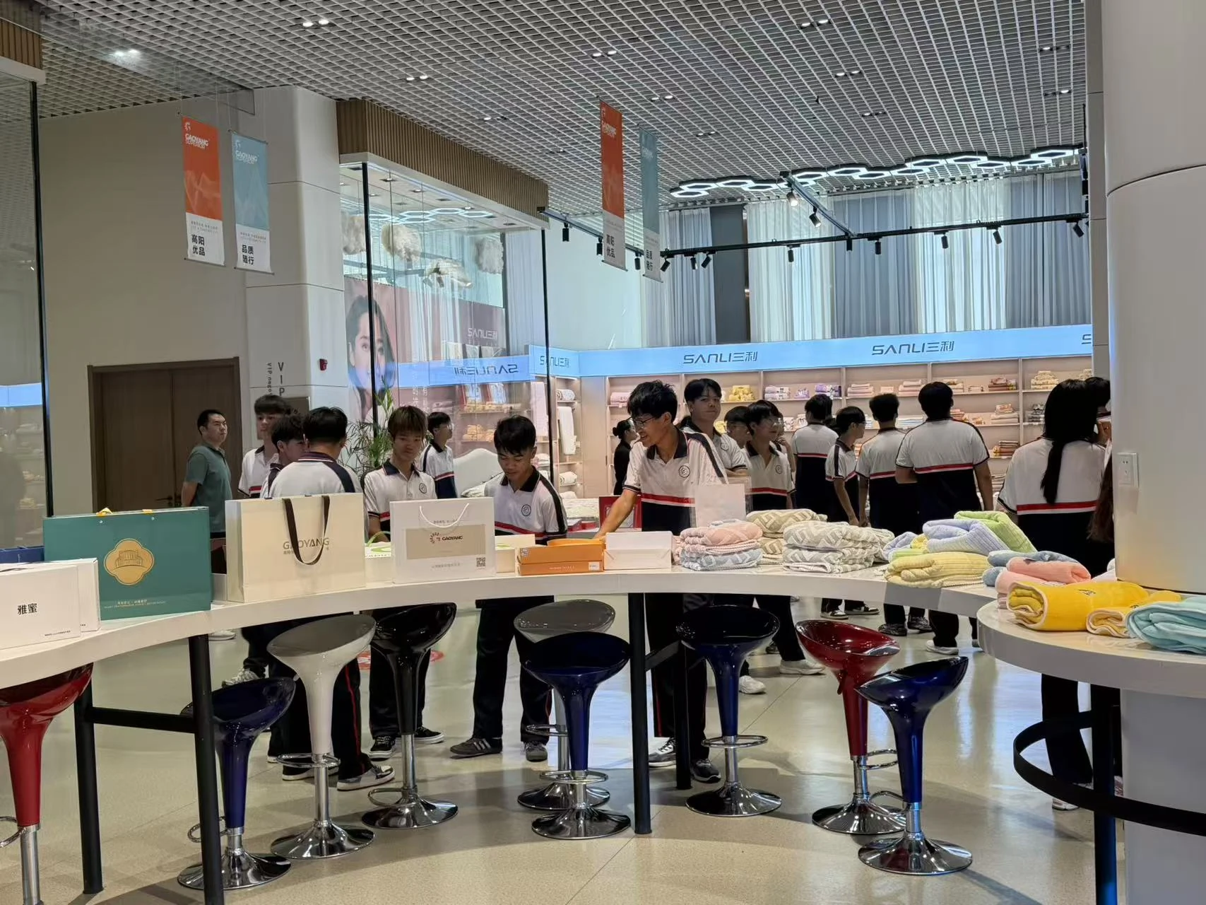 职教中心学生莅临巾巾乐道参观 产教融合走进高阳优品