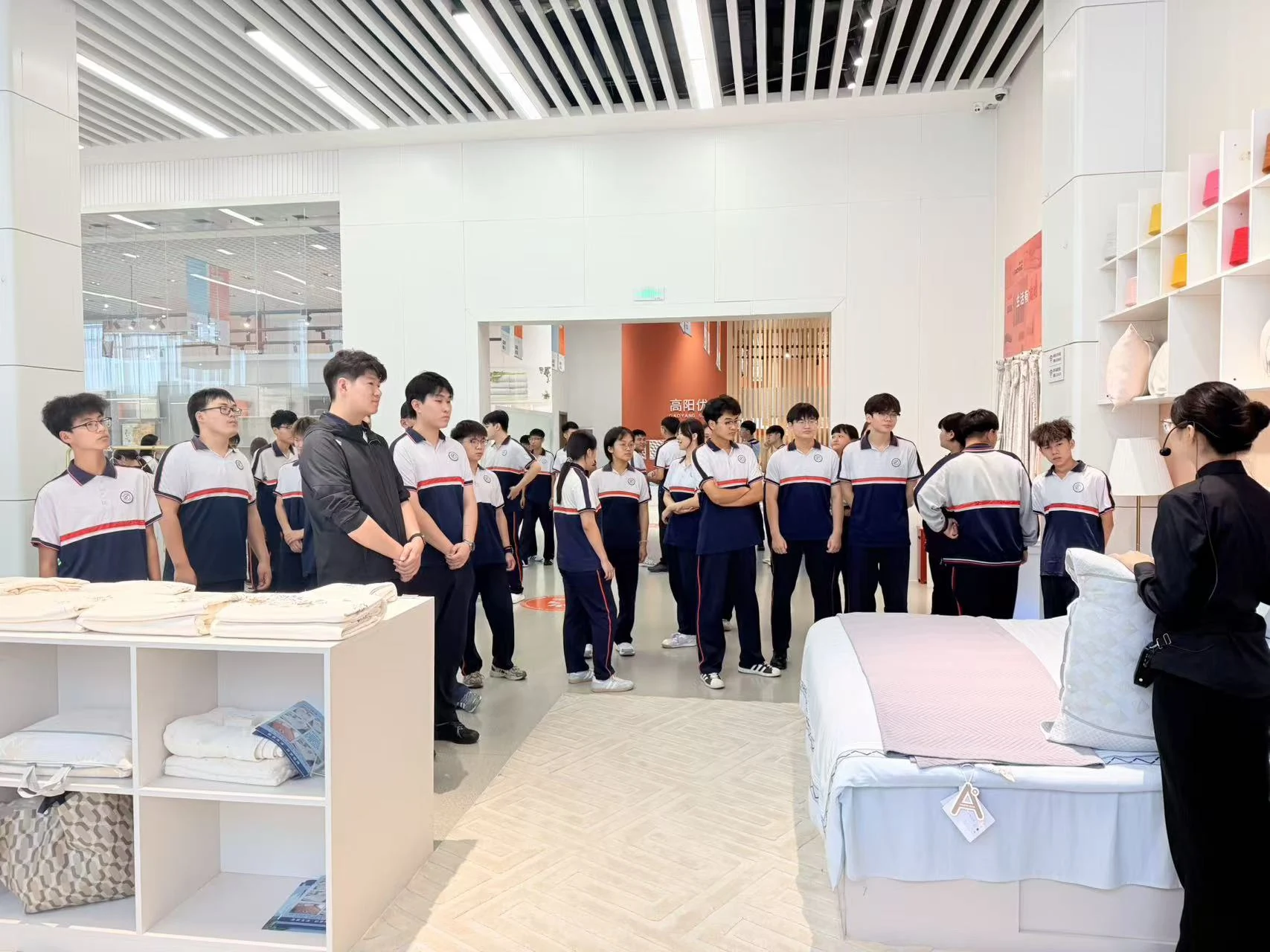 职教中心学生莅临巾巾乐道参观 产教融合走进高阳优品 现场图片2